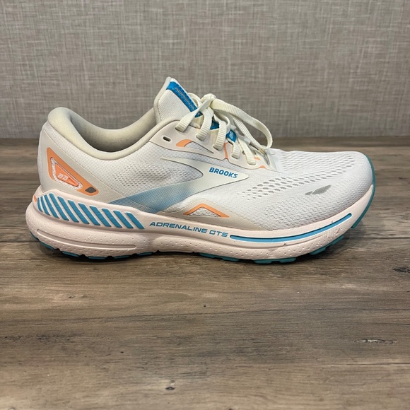 Woman's Brooks Adrenaline GTS 23 - Picture 1 of 6